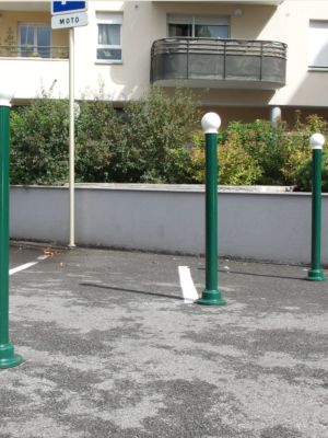 Potelet Horizon tête blanche avec embase décorative Potelet Horizon tête blanche